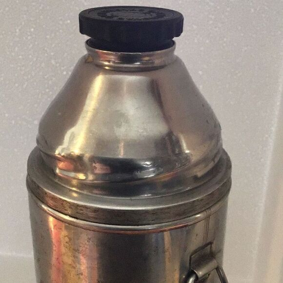 Vintage Uno-vac stainless thermos with patina and a little ding - Picture 4 of 8